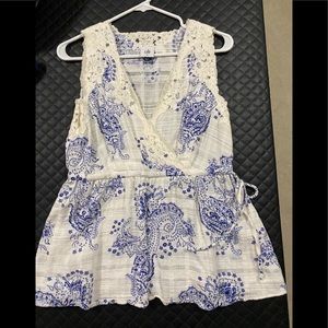 Womens Cabi Top . Size M. Excellent condition!